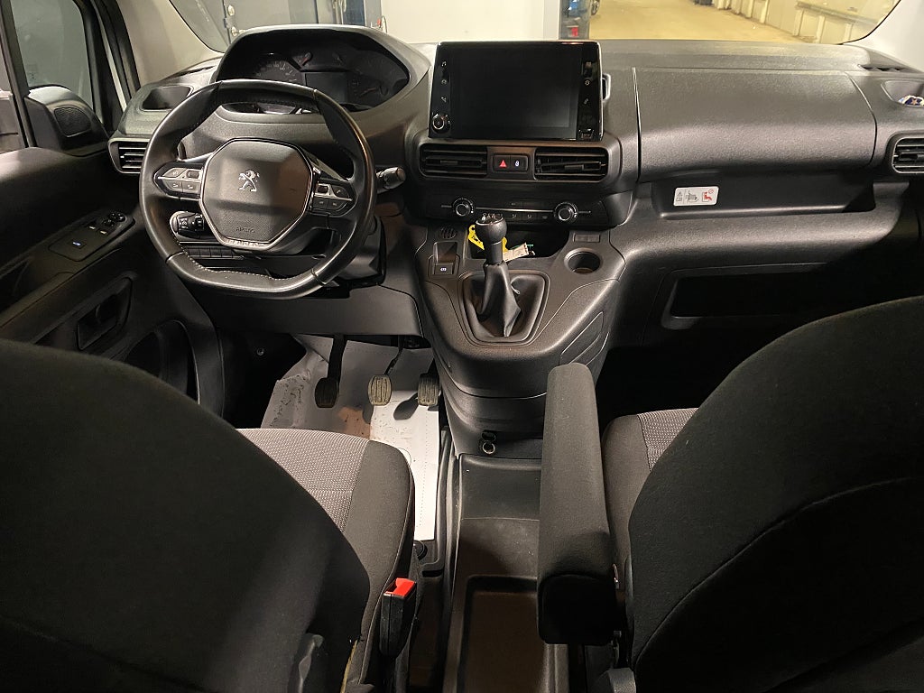 Bild på Peugeot Partner PRO Crew Cab 1.5 BHDi 100hk - DRAG, P-SENSORER