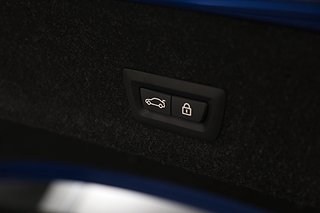 Sedan BMW 330e 32 av 32