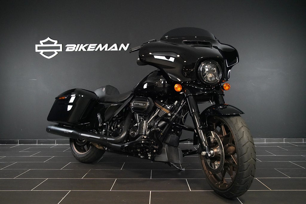 Harley-Davidson FLHXST Street Glide ST Screamin' Eagle