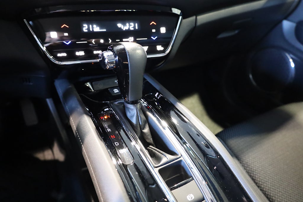 Honda HR-V 1.5 i-VTEC Elegance AUT Drag Kamera Navi Blåtand PDC