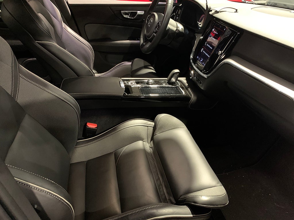 Volvo V60 Recharge T6 AWD 340hk R-Design |Navi|Kamera|Voc| 2022