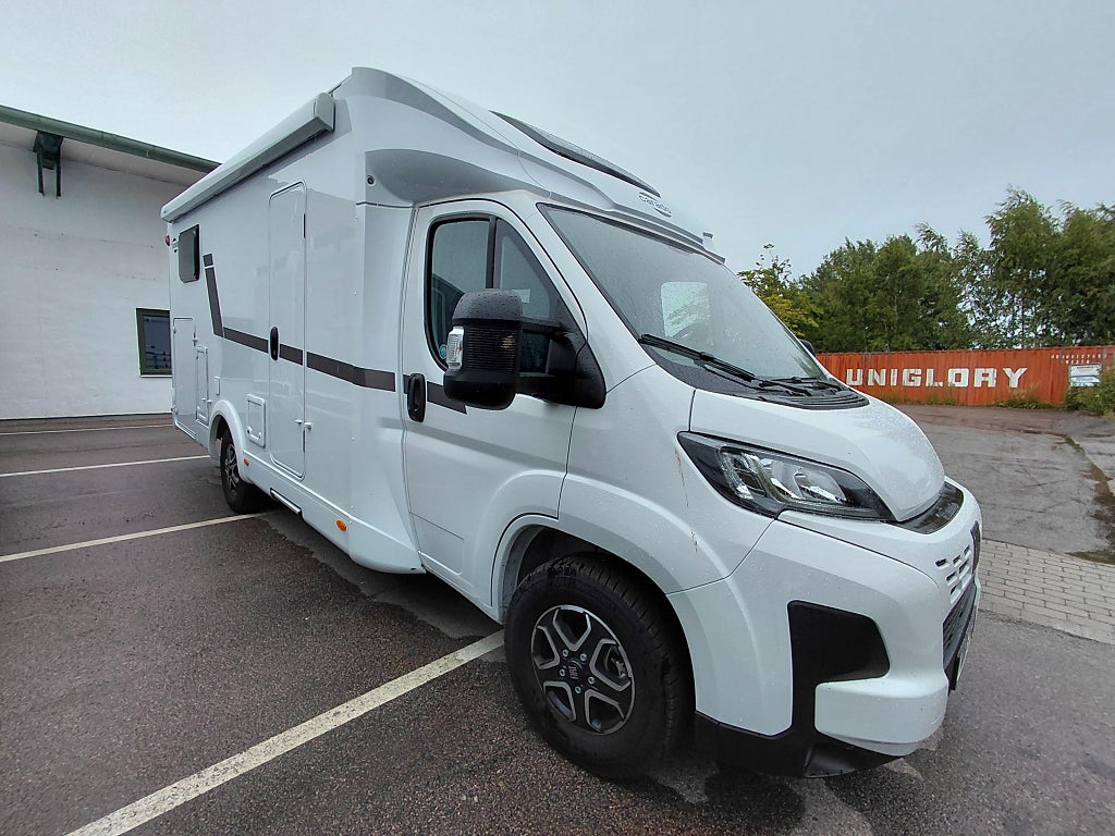 Carado T338 S HC-Edition Långbäddar, 350 mil!!, automatlåda, markis med