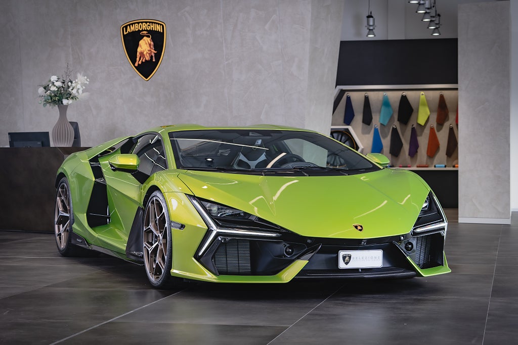 Lamborghini Revuelto