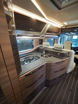 Husbil-integrerad Knaus Sun I 900 LEG 12 av 28