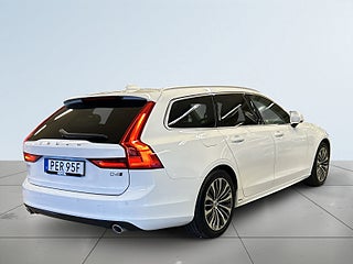Volvo V90 D4 AWD Momentum Adv Kamera/Drakrok/SoV-Däck/Navi – bild 6