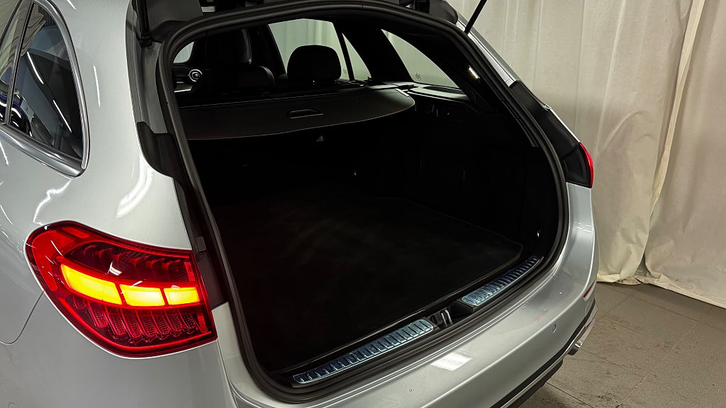 Mercedes-Benz C 200 T Aut AMG Line DRAG Kamera Navi bild 6