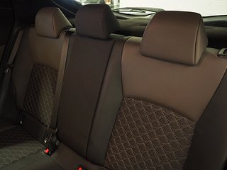 SUV Toyota C-HR 13 av 19