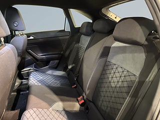 Volkswagen Taigo 1.0 TSI R-Line Cockpit ACC Mvärm Carplay S/V-hjul – bild 13