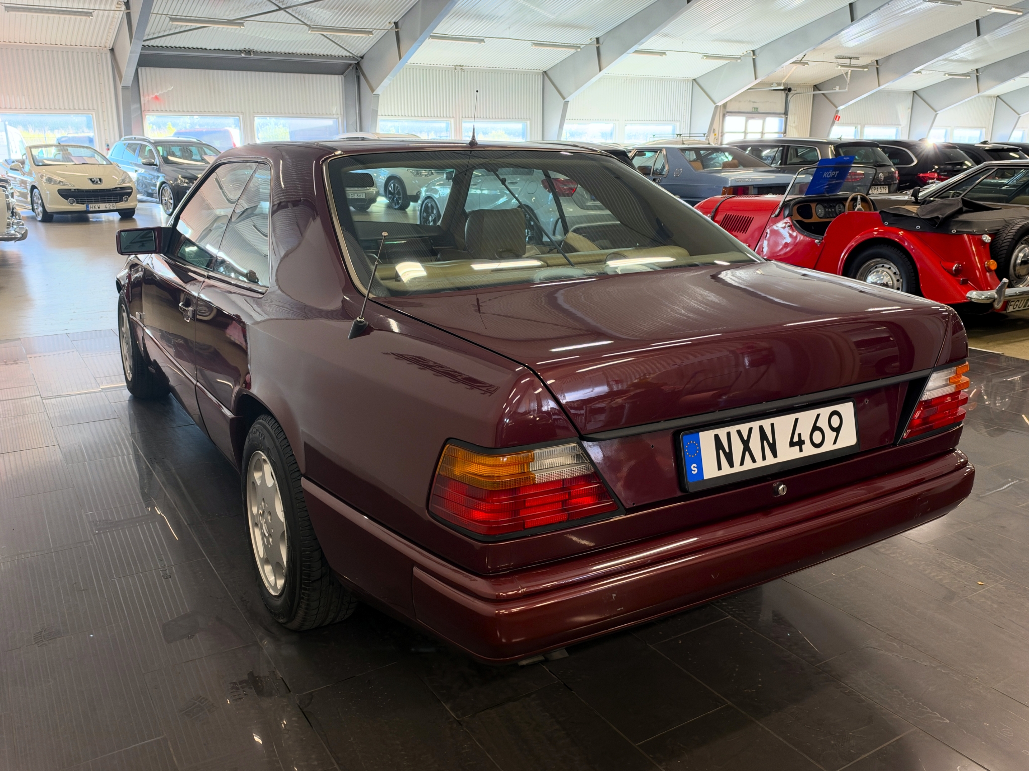 Mercedes-Benz 300 CE Coupé 1988, photo 5/10