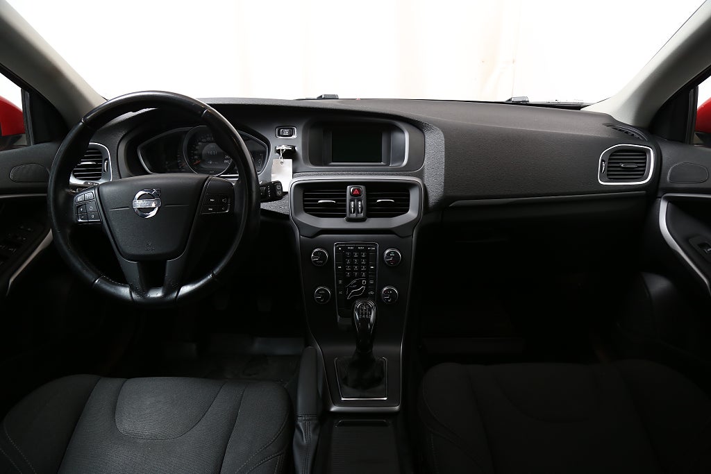 Volvo V40 D3 150hk Kinetic Nybesiktad P-sensorer Värmare 2014