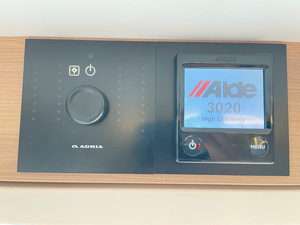 Adria Adora 573 PT / ALDE / Förtält / Solcell / Markis/3-vån - Adria