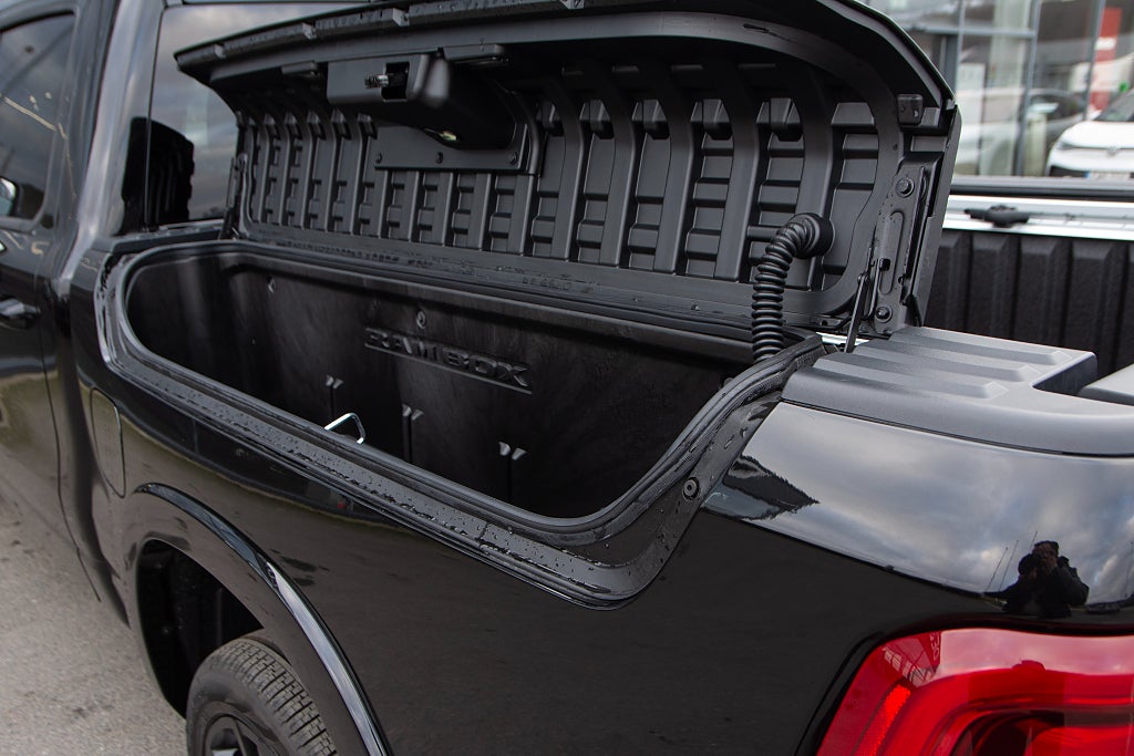 Dodge RAM 1500 Limited Night Edition 548 hk - LÅG SKATT E85