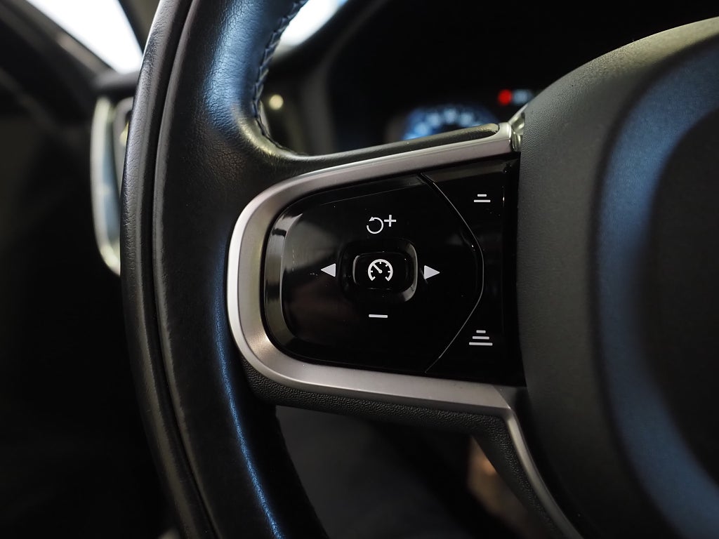 Volvo V60 D3 Geartronic Momentum | Drag | B-Kamera | D-Värmare | 2019