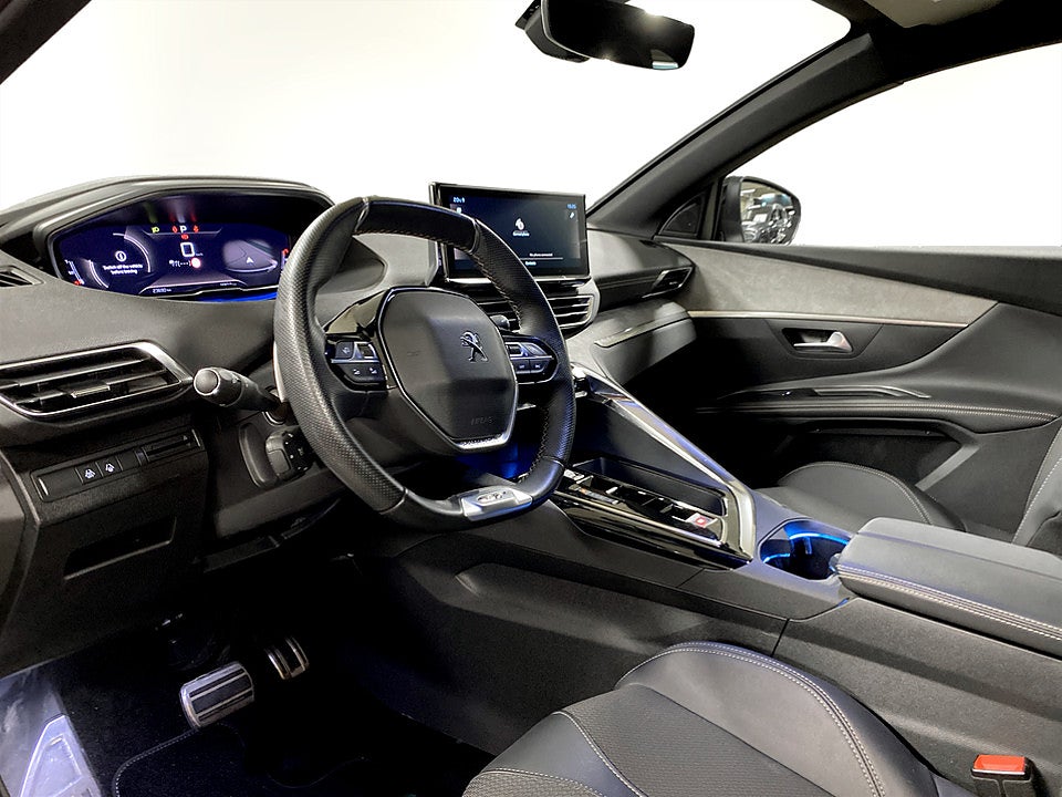 Bild på Peugeot 5008 GT 1.2 PT 130hk Aut 7-SITS B-KAMERA CARPLAY