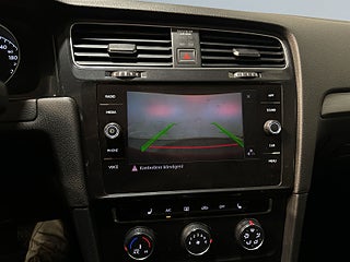 Volkswagen Golf 5-dörrar 1.0 TSI Kamera Drag Extraljus Mvärm S/V-hjul – bild 11