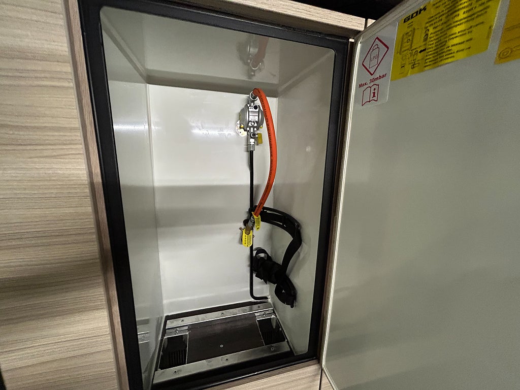 Sun Living V 65 GX /Dieselvärme / Höj & Sänkbarsäng / Automat / B-körkort/ - Sun Living