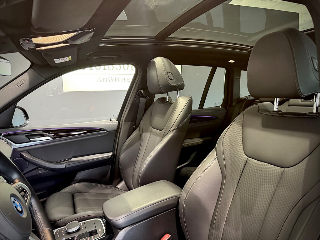 BMW iX3 M Sport Glastak Cockpit Läder Drag - bild 28