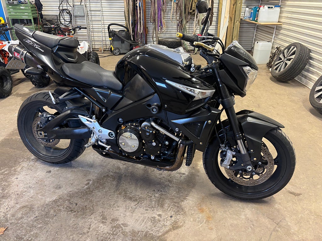 Suzuki GSX B-King 1300 215 Hk på hjulet / 1259 kr/månaden 
