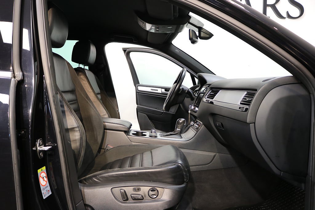 Volkswagen Touareg 2012 - miniatyr 14