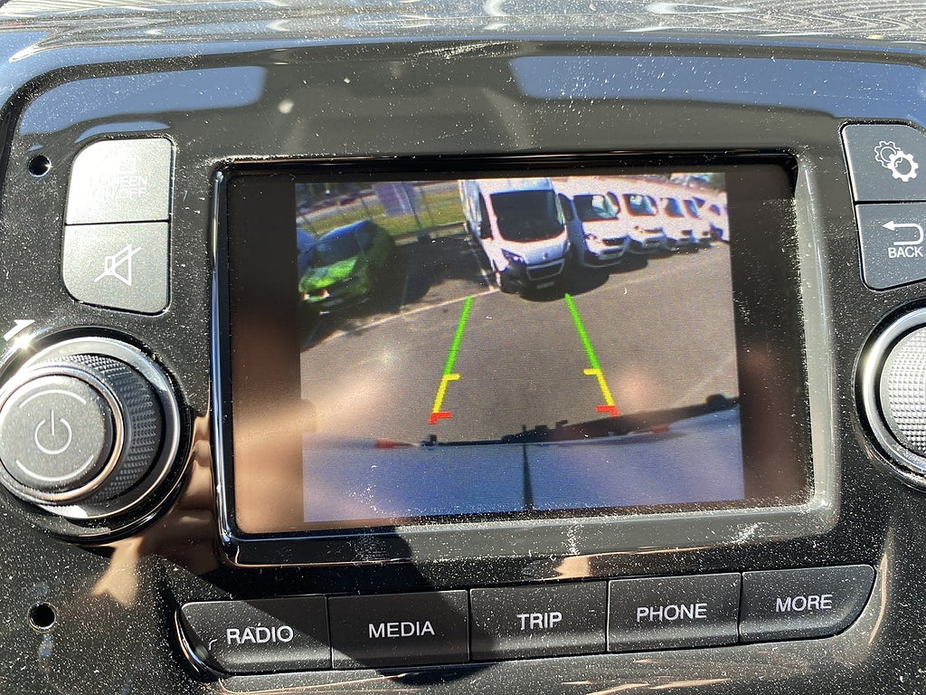 Bild på Peugeot Boxer PRO+ L3H2 335 2.2 BlueHDi 140hk Back-kamera