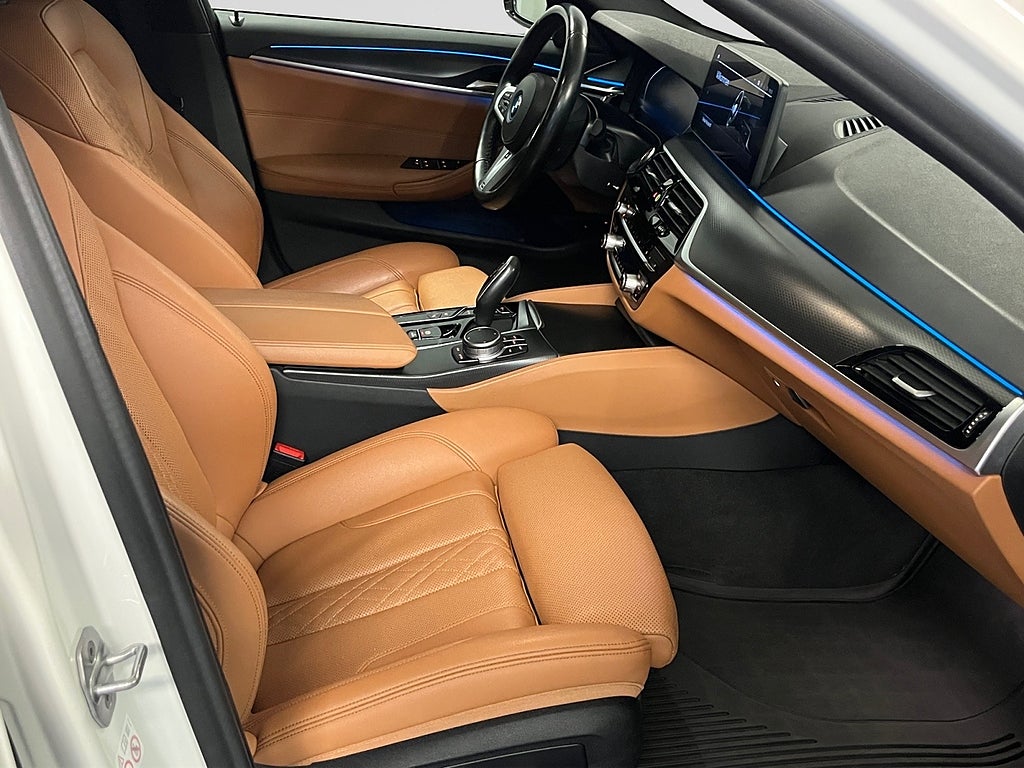 BMW 530e Touring M Sport Ambient Drag Helskinn Navi Kamera bild 16