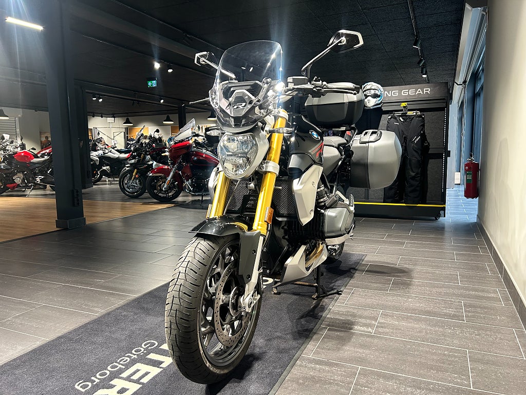 BMW R1250R Opt719/Akra/Kolfiber/Väskor/Hugger