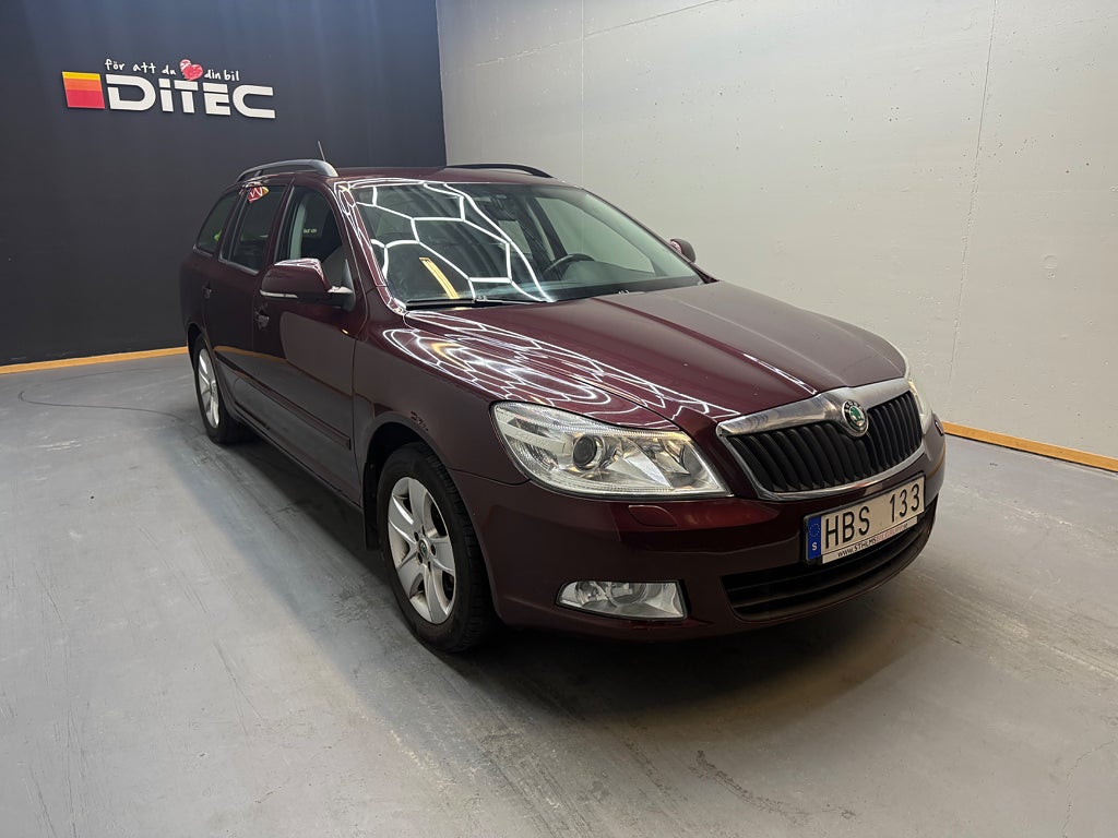 Skoda Octavia Kombi 1.8 TSI Elegance ,Nybesiktigad utan anmärkning .