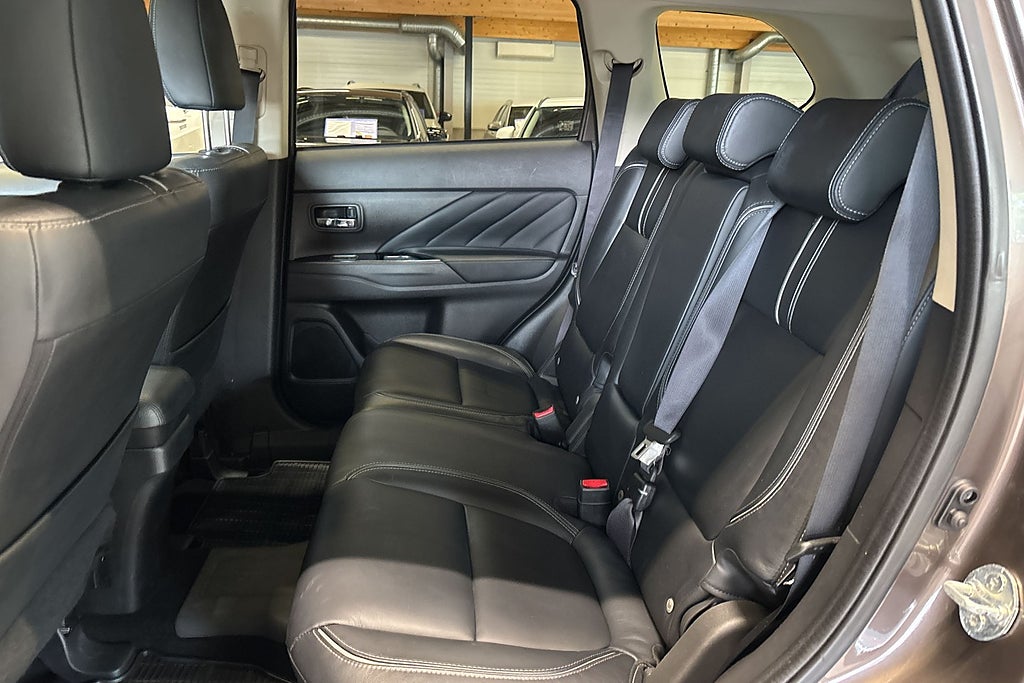 Mitsubishi Outlander PHEV CVT Business
