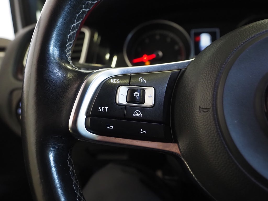 Volkswagen Golf Sportscombi 1.4 TSI 150hk GT R-Line Drag Kamera Pluspkt