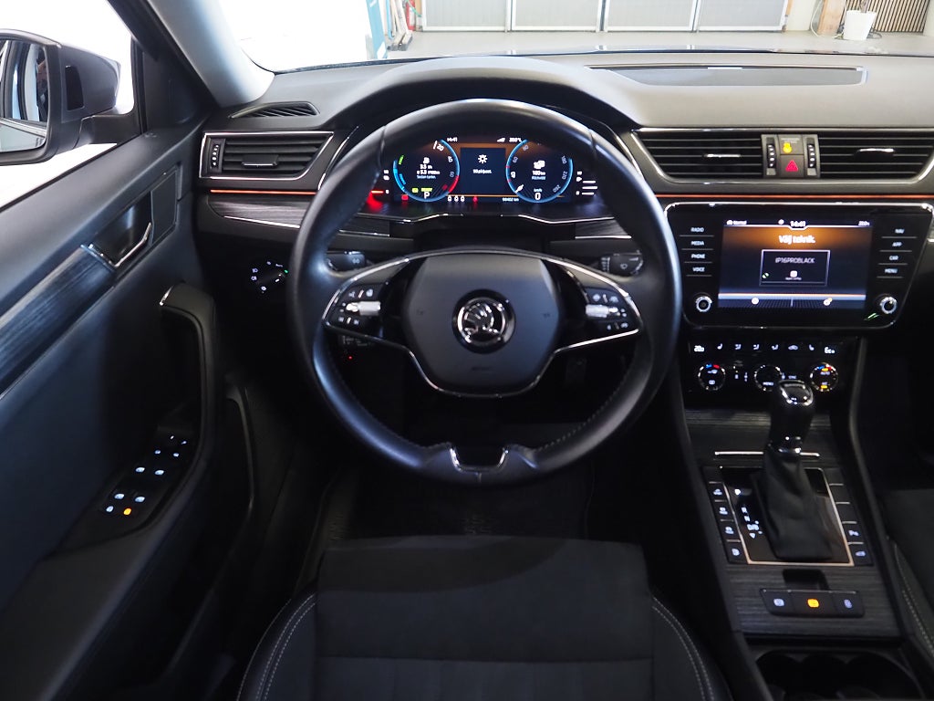 Skoda Superb iV 1.4 TSI iV 218hk Style | Drag | Värmare | Cockpit | 2023