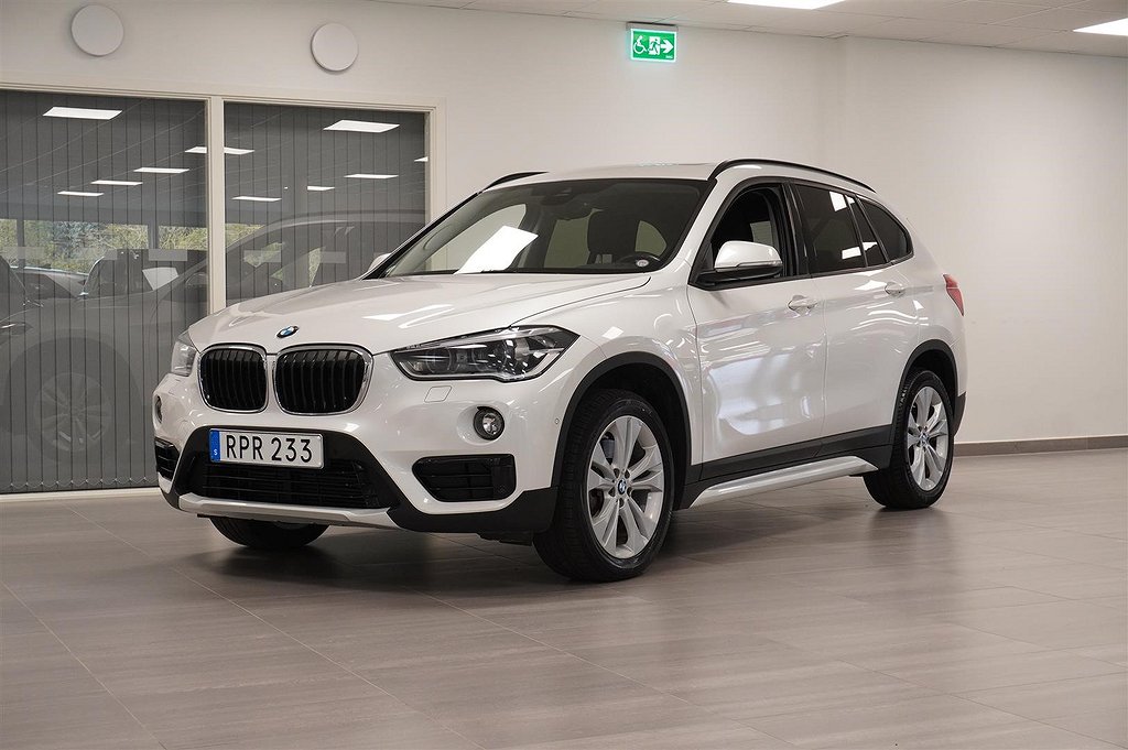 BMW X1 xDrive20d Sport Line Pano Drag HUD Navi Kamera