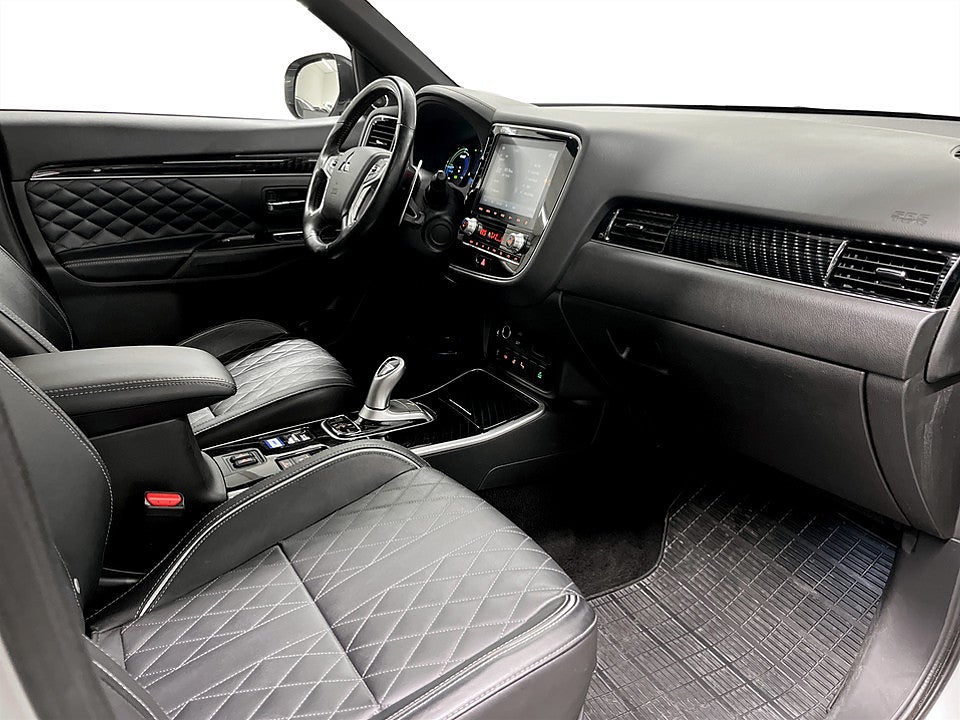 Bild på Mitsubishi Outlander S-Edition PHEV CVT 224hk Aut AWD B-KAMERA DRAG