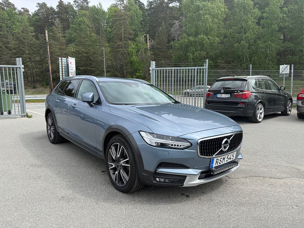Volvo V90 Cross Country D4 AWD 190hk AUT Inscription Pro 360 kamera Drag Euro 6