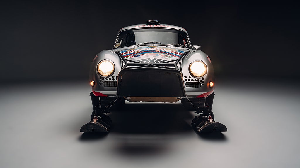 Den 65-åriga Porsche ska färdas 58,7 mil i Antarktis. Foto: Valkyrie Racing. 