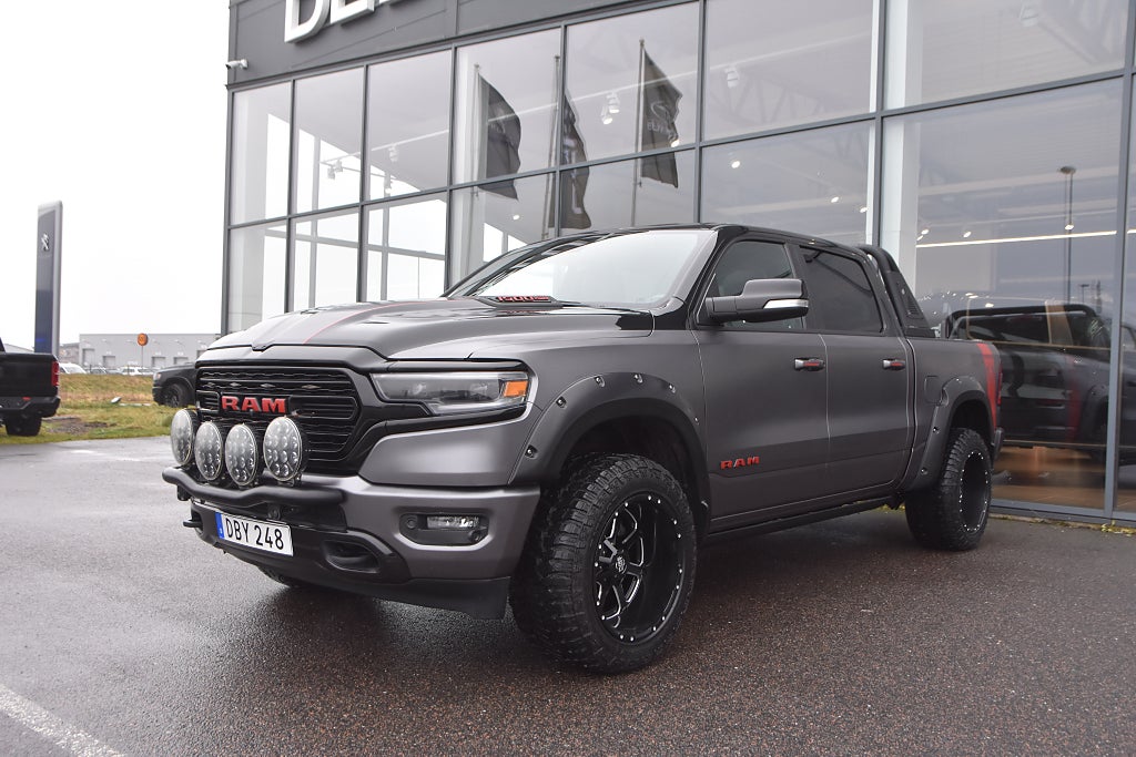 RAM 1500 Limited Crew Cab 5.7 V8 HEMI Carven avgassytem