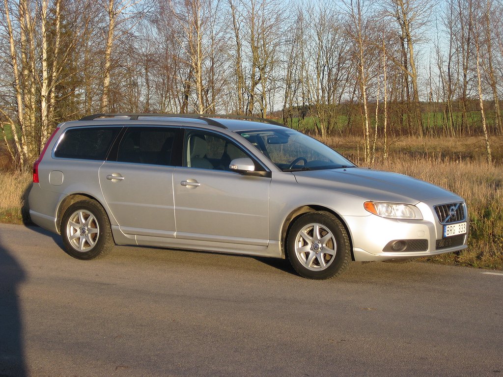 Volvo V70 2.5 FT Bi-Fuel  Momentum Nyserv med kamrem Drag