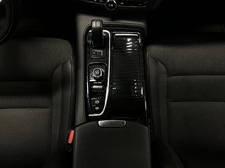 Volvo V90 Recharge T6 AWD Automat Momentum S&V-Däck/Kamera
