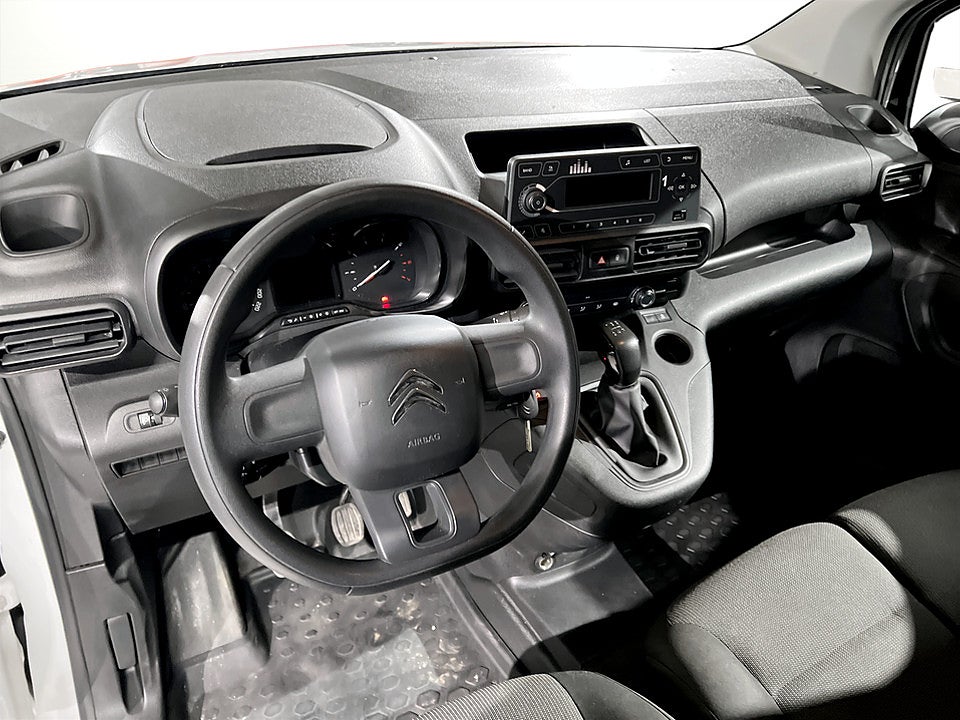 Bild på Citroën Berlingo New Bus 1.5 BlueHDi 75hk L1 DRAG P-SENSORER BAK