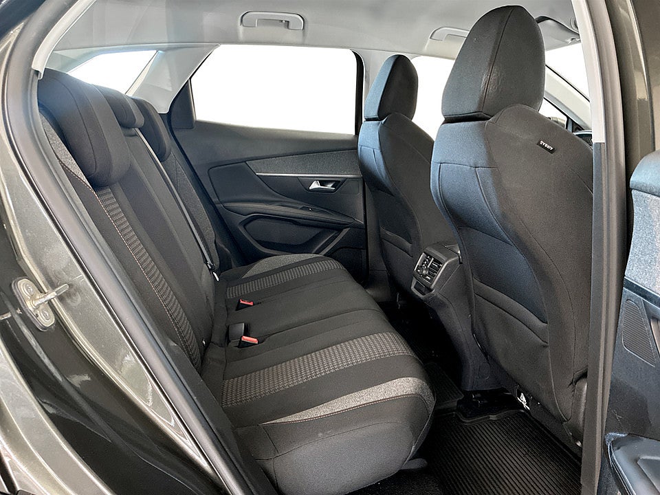 Bild på Peugeot 3008 Active 1.2 PT 130hk DRAG BACKSENSORER