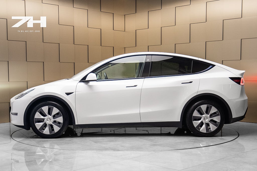 Tesla Model Y Long Range AWD / Pano / Autopilot