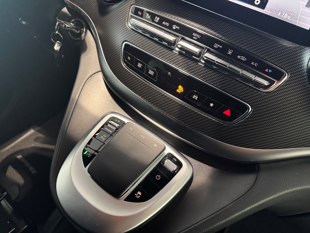 Mercedes-Benz V 300 d 4Matic Lång AMG Värmare Drag Distronic - bild 7