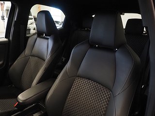 Halvkombi Toyota Yaris 14 av 21