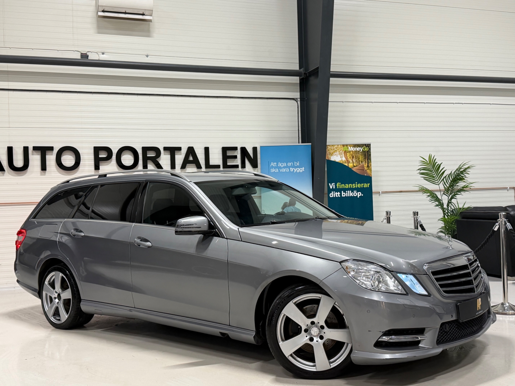 Mercedes-Benz E 200 T CDI 7G-Tronic 2013, bild 2/45
