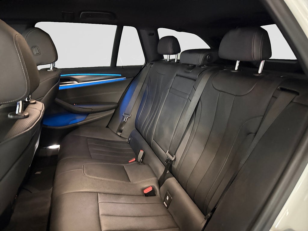 BMW 530e xDrive Touring M Sport Farthållare B-kam Sensatec läder bild 14