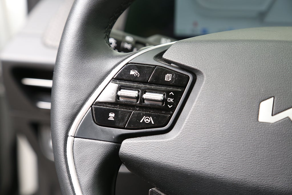 Kia EV6 77.4 kWh 325hk PLUS AWD 360°-kamera Skinn Leasbar 2023