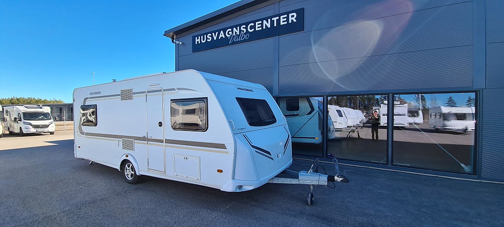 Weinsberg 550 UK "Dinett + överbäddskåp"