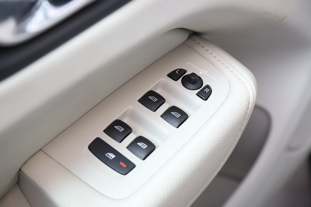 Volvo XC60 Recharge T6 Inscription AWD Pano Skinn Orrefors Drag 2022