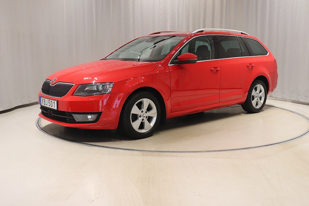 Skoda Octavia Kombi 150hk Drag Värmare Kamera Sensorer 2016