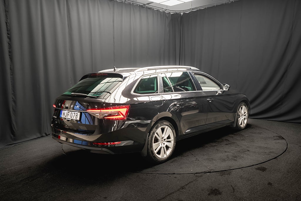 Skoda Superb TSI BUSINESS STYLE PANO B-VÄRM DRAG KAMERA CANTON
