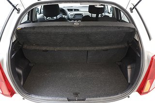 Halvkombi Toyota Yaris 19 av 19